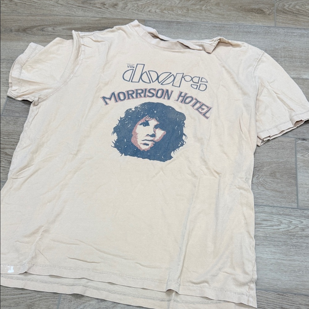 American Eagle Outfitters Cream Graphic Tee